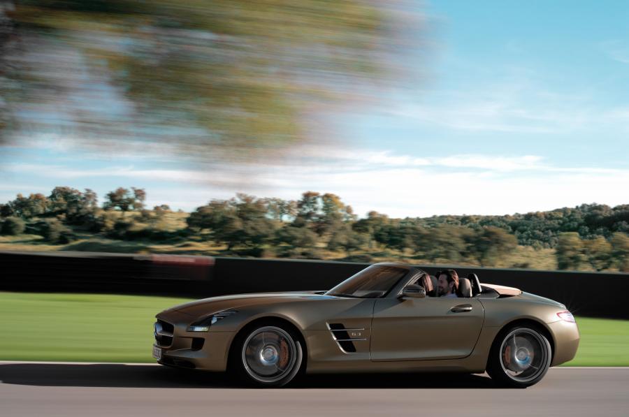  Mercedes-Benz SLS AMG Roadster 2012 года  (фото 41 из 198)